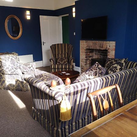 2 Bedroom Apartment At Kent Escapes Short Lets & Serviced Accommodation Kent, Bouverie Escape Folkestone With Wifi エクステリア 写真