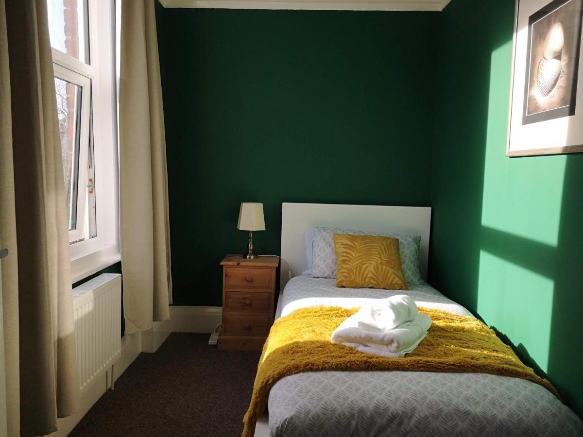 2 Bedroom Apartment At Kent Escapes Short Lets & Serviced Accommodation Kent, Bouverie Escape Folkestone With Wifi エクステリア 写真