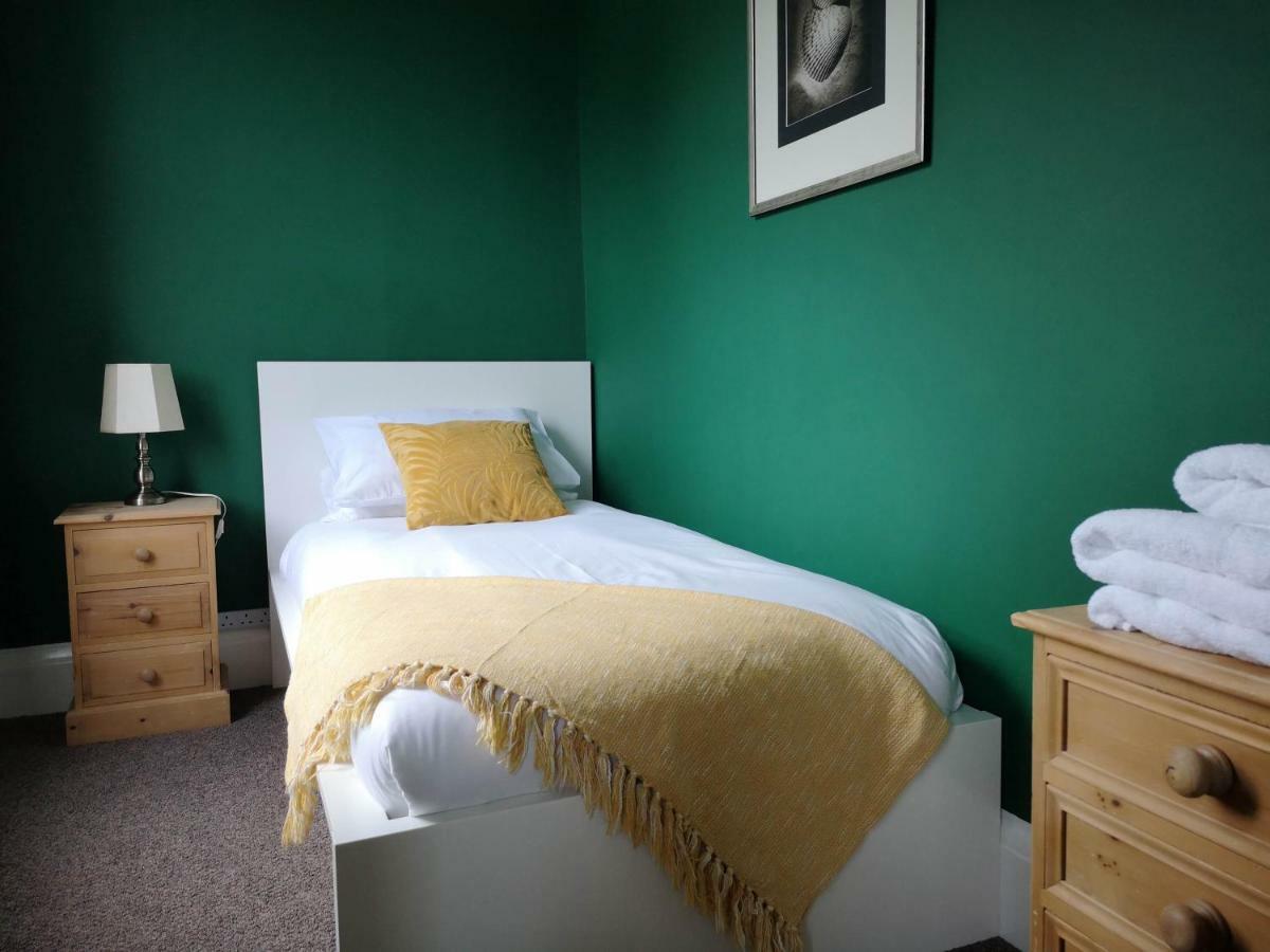 2 Bedroom Apartment At Kent Escapes Short Lets & Serviced Accommodation Kent, Bouverie Escape Folkestone With Wifi エクステリア 写真