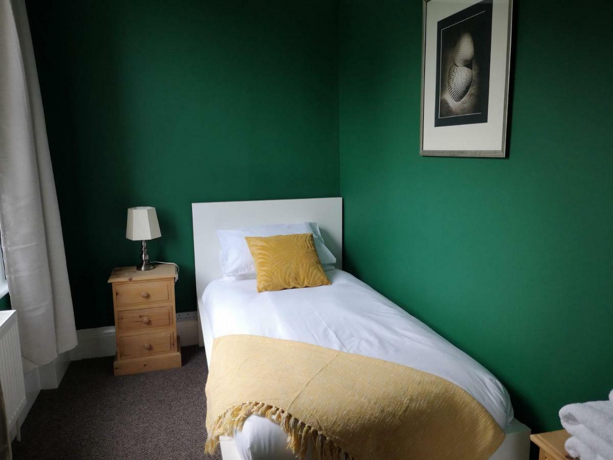 2 Bedroom Apartment At Kent Escapes Short Lets & Serviced Accommodation Kent, Bouverie Escape Folkestone With Wifi エクステリア 写真